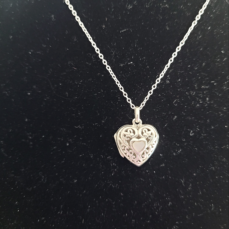 925 Sterling Silver Designer Scrolled Heart Shaped Locket With Mop Center Estate